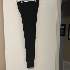 Black Slim Fit leggings with side pocket.